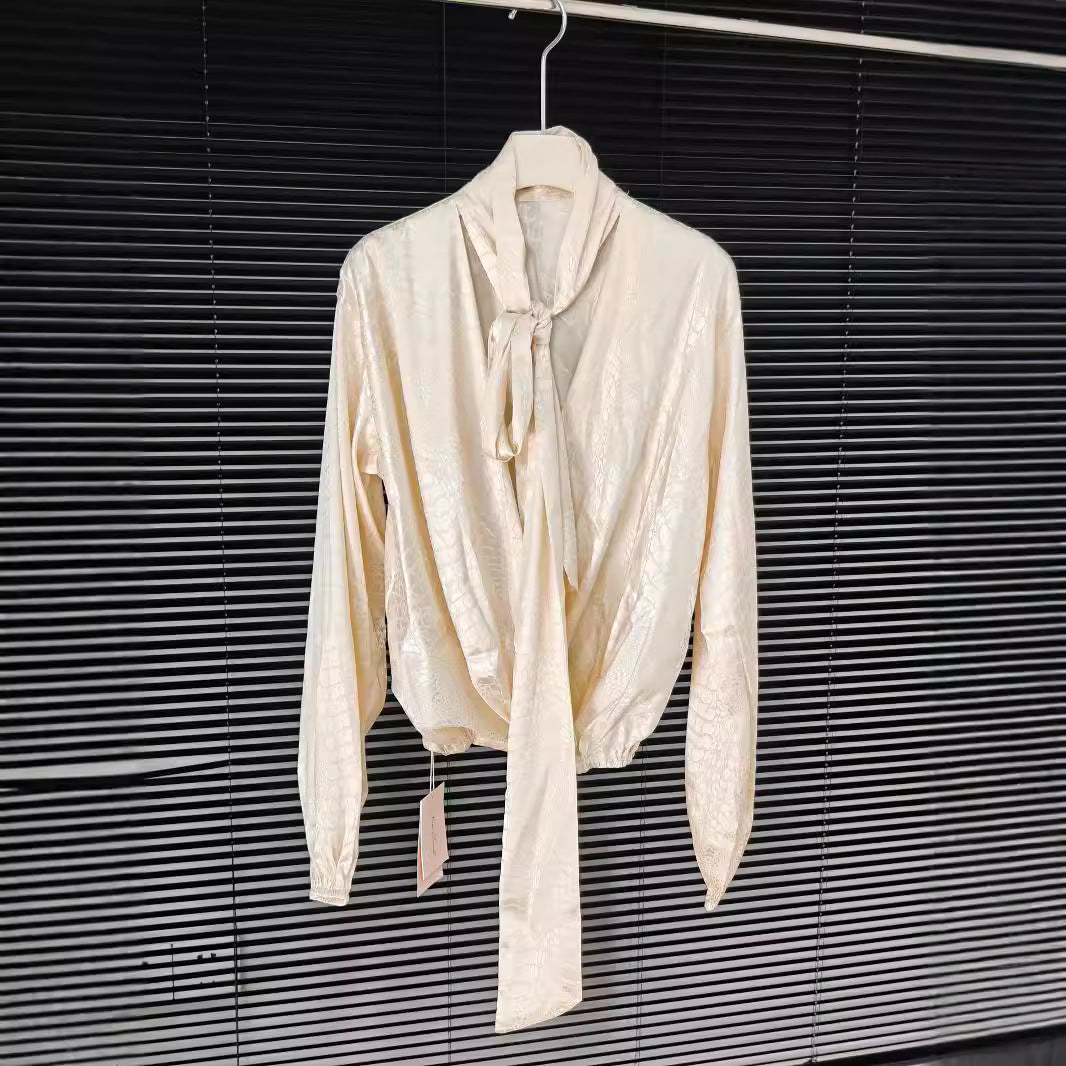 French-Style Deep V-Neck Long-Sleeve Shirt for Women, Featuring a Unique and Casual Design, Round Neck Crocodile Blouse with a Light Mature Style