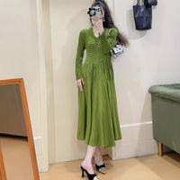 French Romantic Elegant dress Autumn New Hepburn Style Tight Waist Slimming Crewneck Western Style Mid-length Dress for Women