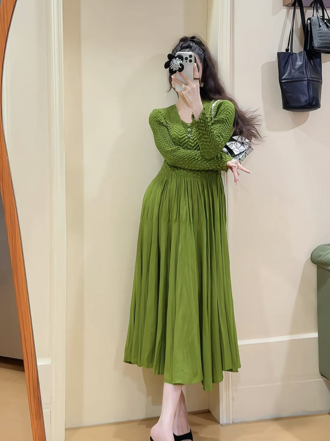 French Romantic Elegant dress Autumn New Hepburn Style Tight Waist Slimming Crewneck Western Style Mid-length Dress for Women