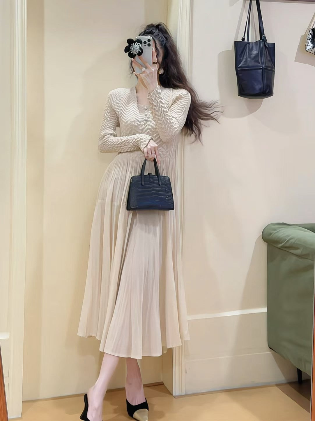 French Romantic Elegant dress Autumn New Hepburn Style Tight Waist Slimming Crewneck Western Style Mid-length Dress for Women